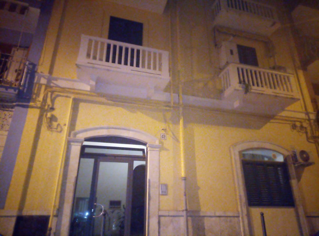 Campus House Apartment Bari Luaran gambar